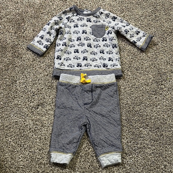 Gray and Blue Baby Outfit with Car Print - Picture 1 of 7